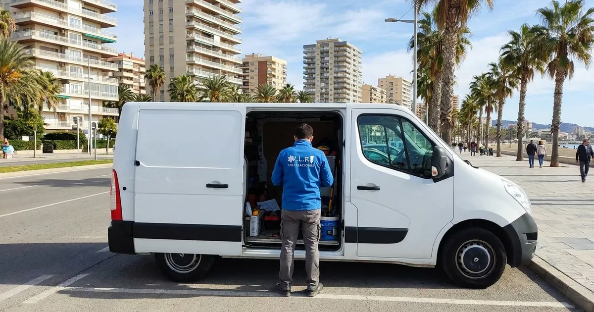 VLR Instalaciones electrician with the company van, serving La Malagueta